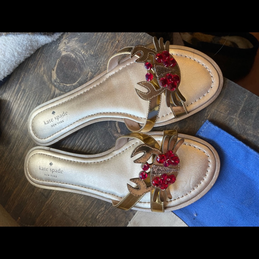 Kate Spade Sebastian Crab Sandals Gold Red - Picture 2 of 5